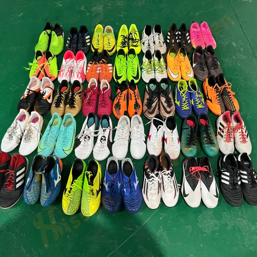 Botas de fútbol de marca internacional de segunda mano